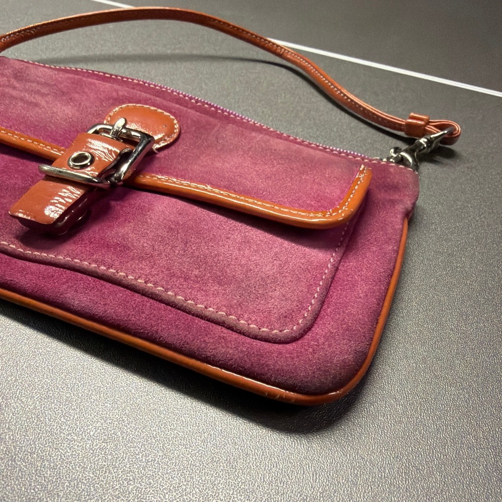 RARE VINTAGE Coach Pink Suede Leather Trim Buckle Zipper Wristlet Coin Wallet - Picture 3 of 9